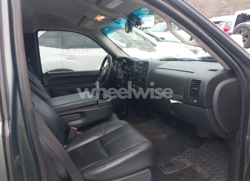 Photo 5 of 2011 Chevrolet Silverado 1500 LT (VIN 1GCRKSE33BZ411519)