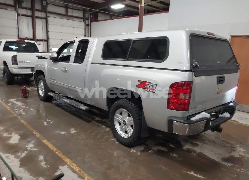 Photo 3 of 2011 Chevrolet Silverado 1500 LT (VIN 1GCRKSE33BZ415960)