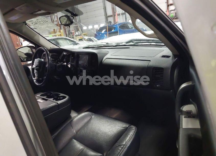 Photo 5 of 2011 Chevrolet Silverado 1500 LT (VIN 1GCRKSE33BZ415960)