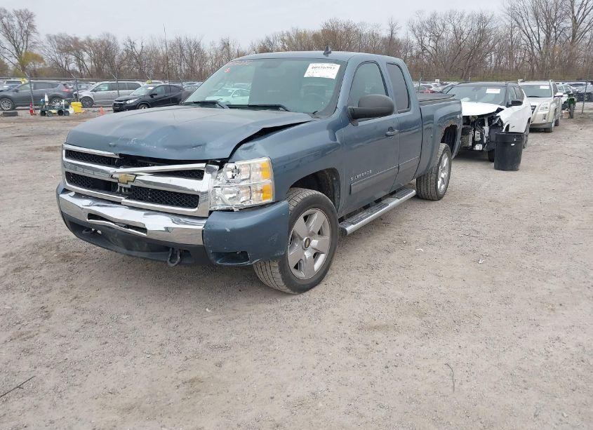 Photo 2 of 2011 Chevrolet Silverado 1500 LT (VIN 1GCRKSE33BZ461983)