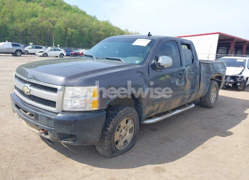 Photo 2 of 2011 Chevrolet Silverado 1500 LT (VIN 1GCRKSE34BZ103517)