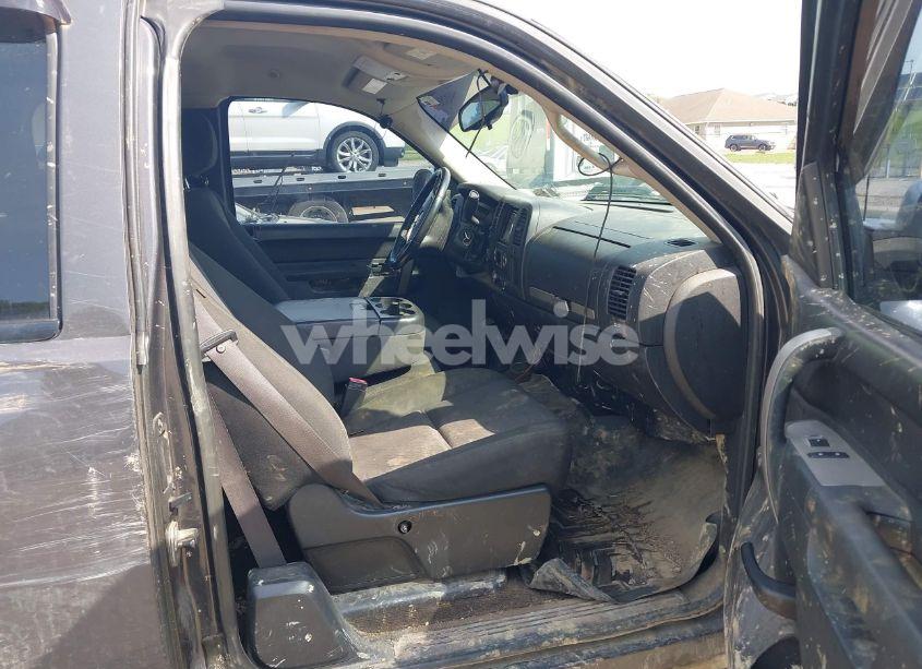 Photo 5 of 2011 Chevrolet Silverado 1500 LT (VIN 1GCRKSE34BZ103517)