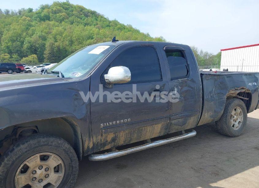 Photo 6 of 2011 Chevrolet Silverado 1500 LT (VIN 1GCRKSE34BZ103517)