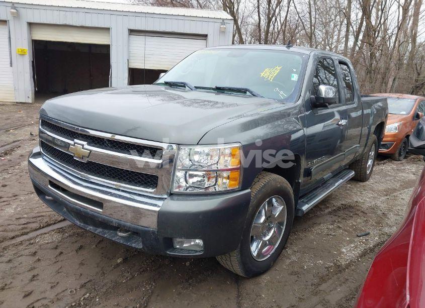 Photo 2 of 2011 Chevrolet Silverado 1500 LT (VIN 1GCRKSE34BZ180470)