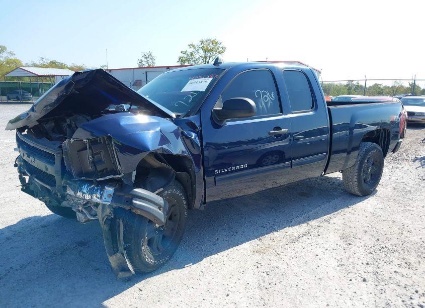 Photo 2 of 2011 Chevrolet Silverado 1500 LT (VIN 1GCRKSE34BZ223771)