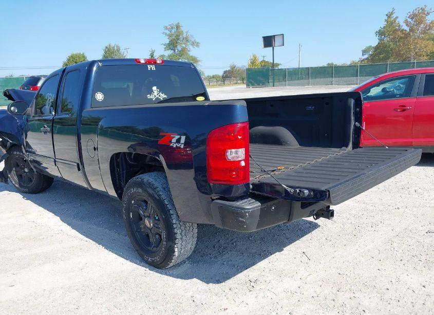 Photo 3 of 2011 Chevrolet Silverado 1500 LT (VIN 1GCRKSE34BZ223771)