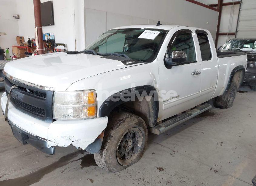 Photo 2 of 2011 Chevrolet Silverado 1500 LT (VIN 1GCRKSE34BZ289351)