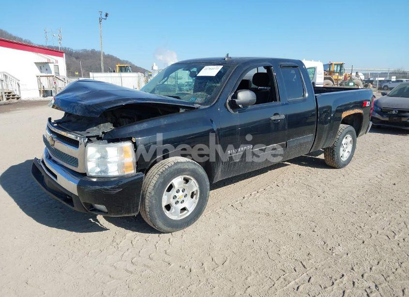 Photo 2 of 2011 Chevrolet Silverado 1500 LT (VIN 1GCRKSE34BZ334496)