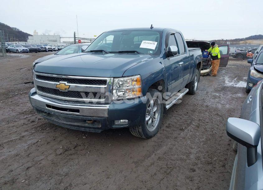 Photo 2 of 2011 Chevrolet Silverado 1500 LT (VIN 1GCRKSE34BZ369958)