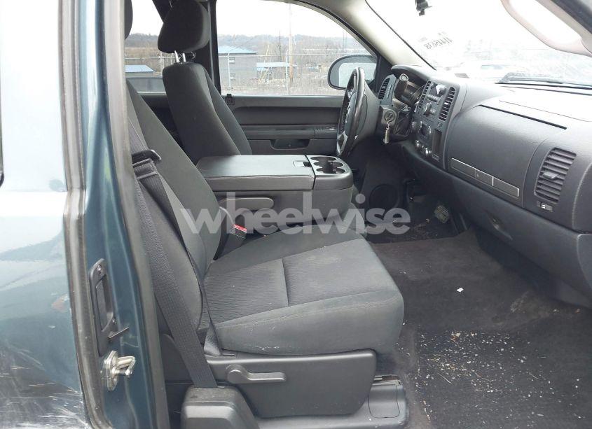 Photo 5 of 2011 Chevrolet Silverado 1500 LT (VIN 1GCRKSE34BZ369958)