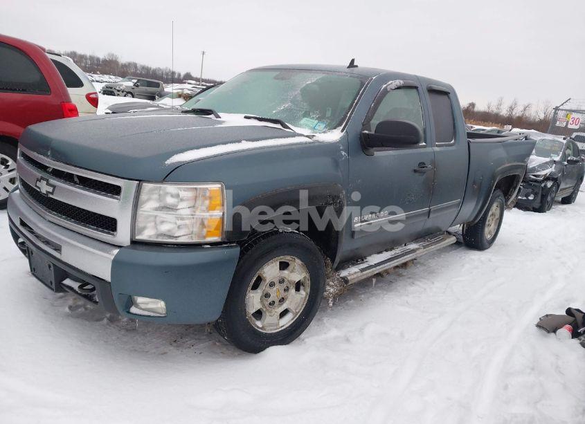 Photo 2 of 2011 Chevrolet Silverado 1500 LT (VIN 1GCRKSE34BZ462320)