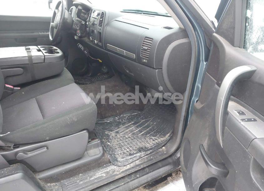 Photo 5 of 2011 Chevrolet Silverado 1500 LT (VIN 1GCRKSE34BZ462320)