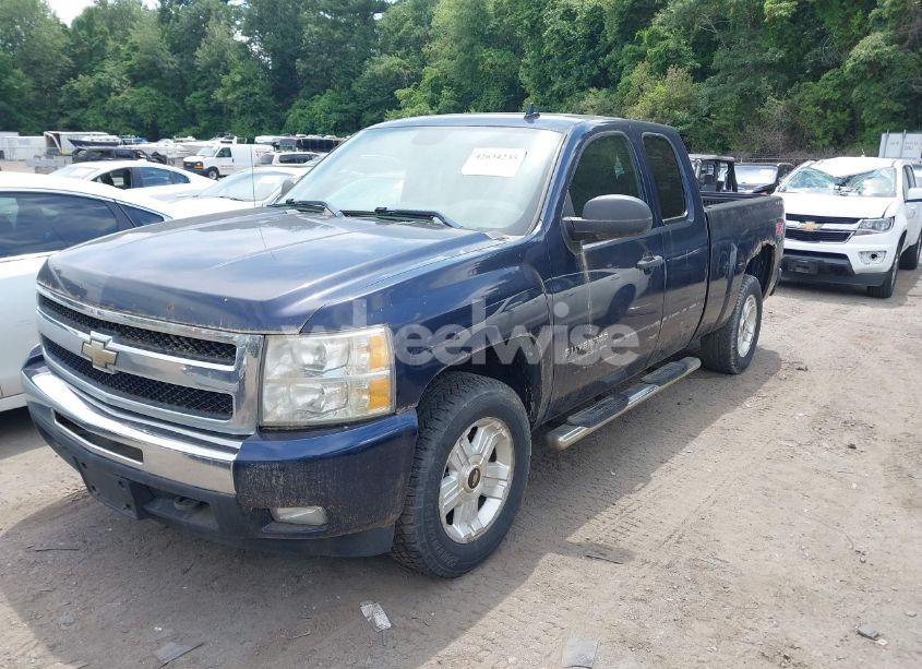 Photo 2 of 2011 Chevrolet Silverado 1500 LT (VIN 1GCRKSE35BZ102974)