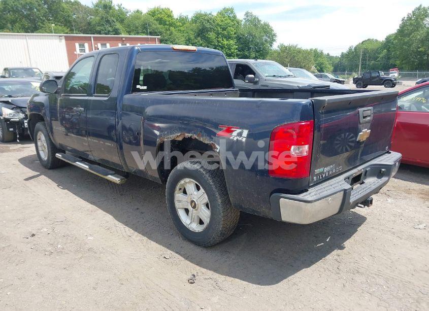 Photo 3 of 2011 Chevrolet Silverado 1500 LT (VIN 1GCRKSE35BZ102974)