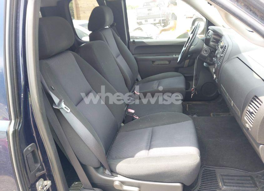 Photo 5 of 2011 Chevrolet Silverado 1500 LT (VIN 1GCRKSE35BZ102974)