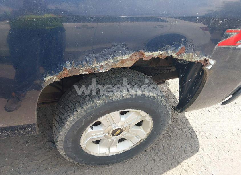 Photo 6 of 2011 Chevrolet Silverado 1500 LT (VIN 1GCRKSE35BZ102974)