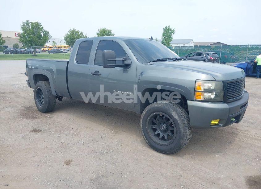 2011 Chevrolet Silverado 1500 LT (VIN 1GCRKSE35BZ105695) main photo