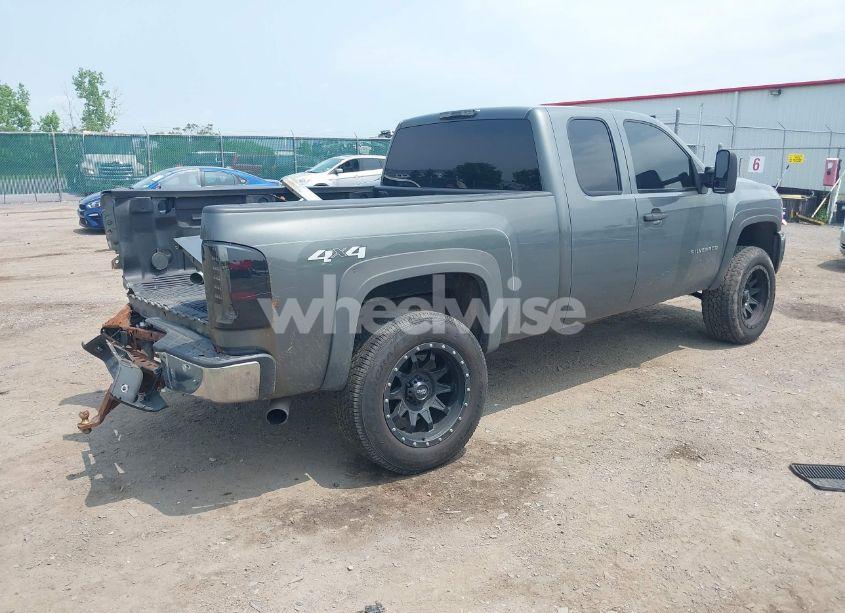 Photo 4 of 2011 Chevrolet Silverado 1500 LT (VIN 1GCRKSE35BZ105695)