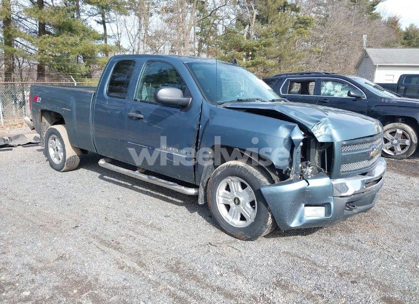 2011 Chevrolet Silverado 1500 LT (VIN 1GCRKSE35BZ129530) main photo