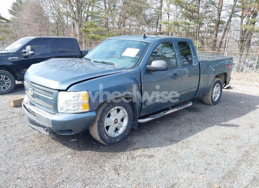 Photo 2 of 2011 Chevrolet Silverado 1500 LT (VIN 1GCRKSE35BZ129530)