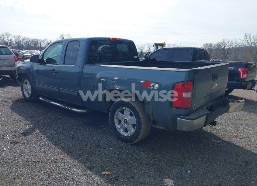Photo 3 of 2011 Chevrolet Silverado 1500 LT (VIN 1GCRKSE35BZ129530)