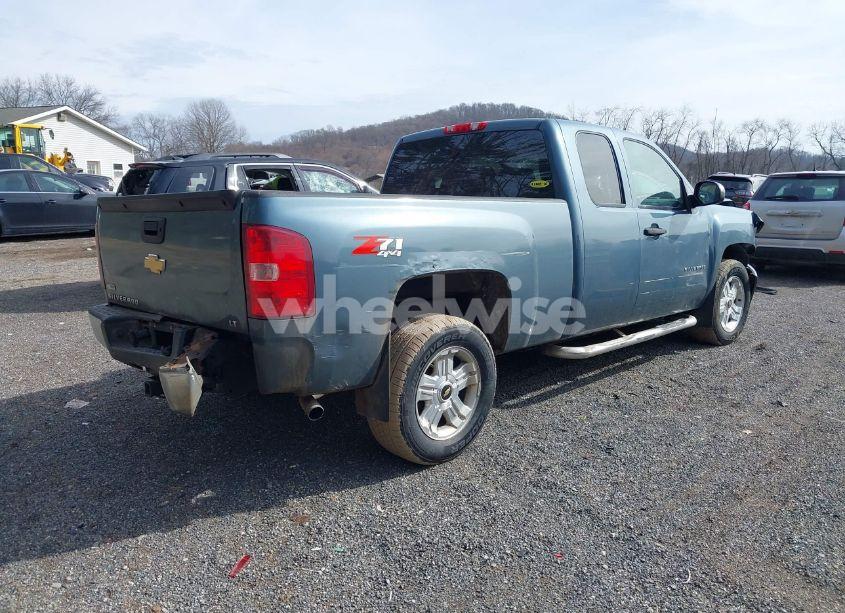 Photo 4 of 2011 Chevrolet Silverado 1500 LT (VIN 1GCRKSE35BZ129530)