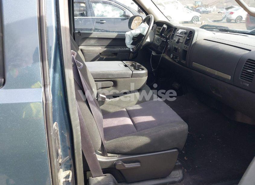 Photo 5 of 2011 Chevrolet Silverado 1500 LT (VIN 1GCRKSE35BZ129530)