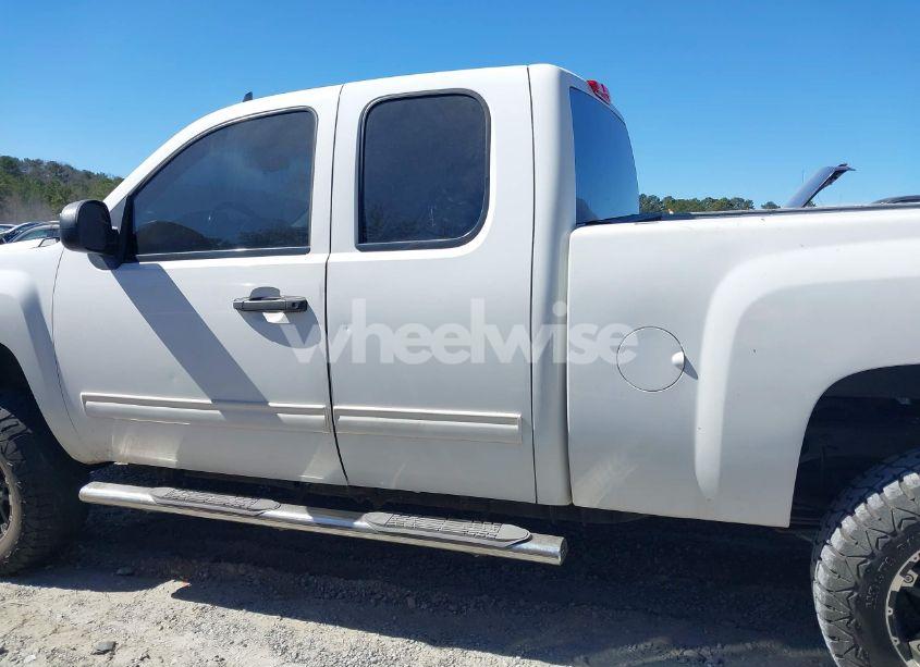 Photo 13 of 2011 Chevrolet Silverado 1500 LT (VIN 1GCRKSE35BZ283221)