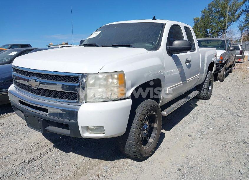 Photo 2 of 2011 Chevrolet Silverado 1500 LT (VIN 1GCRKSE35BZ283221)