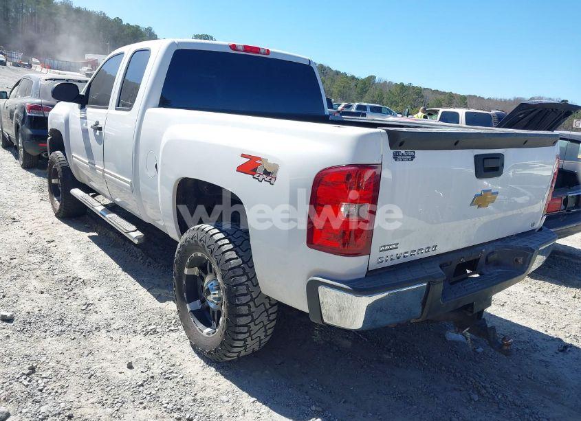 Photo 3 of 2011 Chevrolet Silverado 1500 LT (VIN 1GCRKSE35BZ283221)