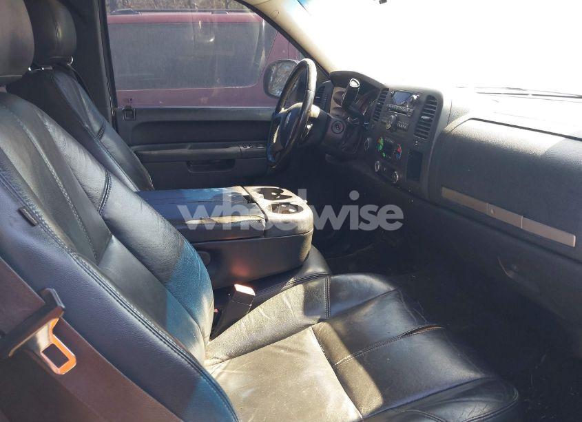 Photo 5 of 2011 Chevrolet Silverado 1500 LT (VIN 1GCRKSE35BZ283221)