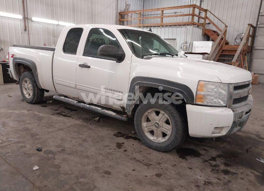 2011 Chevrolet Silverado 1500 LT (VIN 1GCRKSE35BZ306853) main photo