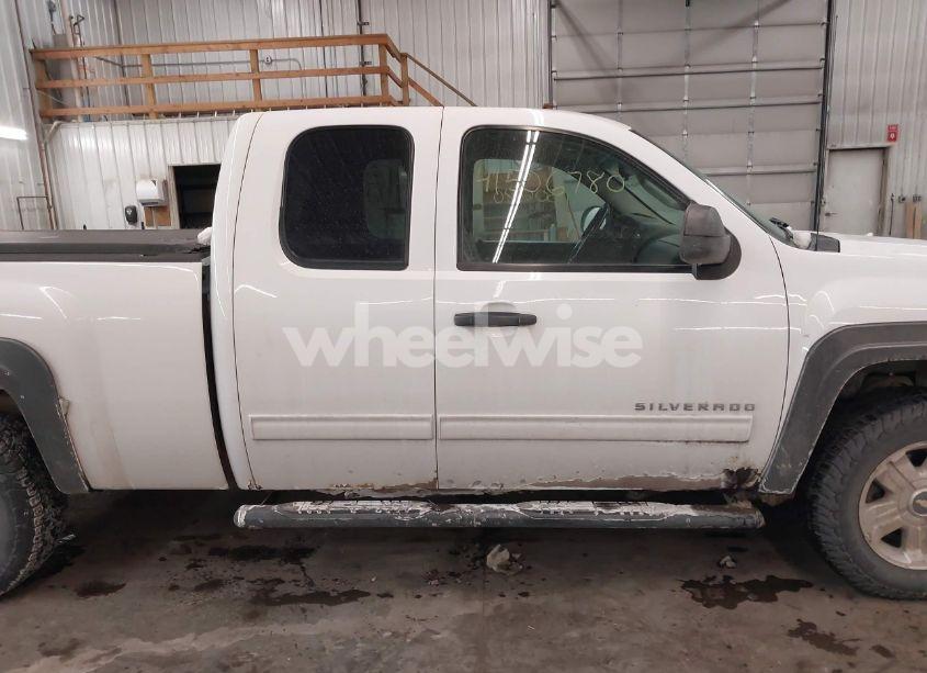 Photo 14 of 2011 Chevrolet Silverado 1500 LT (VIN 1GCRKSE35BZ306853)