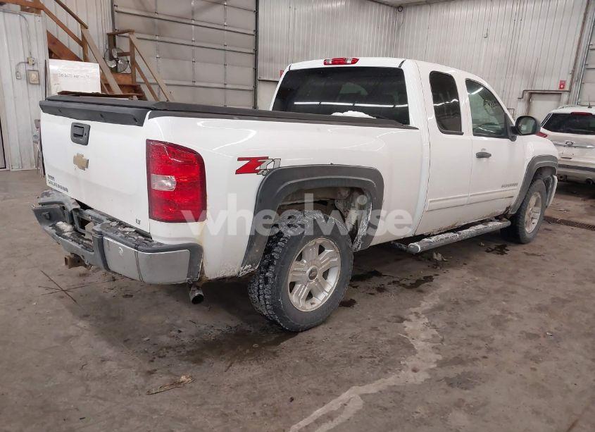 Photo 4 of 2011 Chevrolet Silverado 1500 LT (VIN 1GCRKSE35BZ306853)