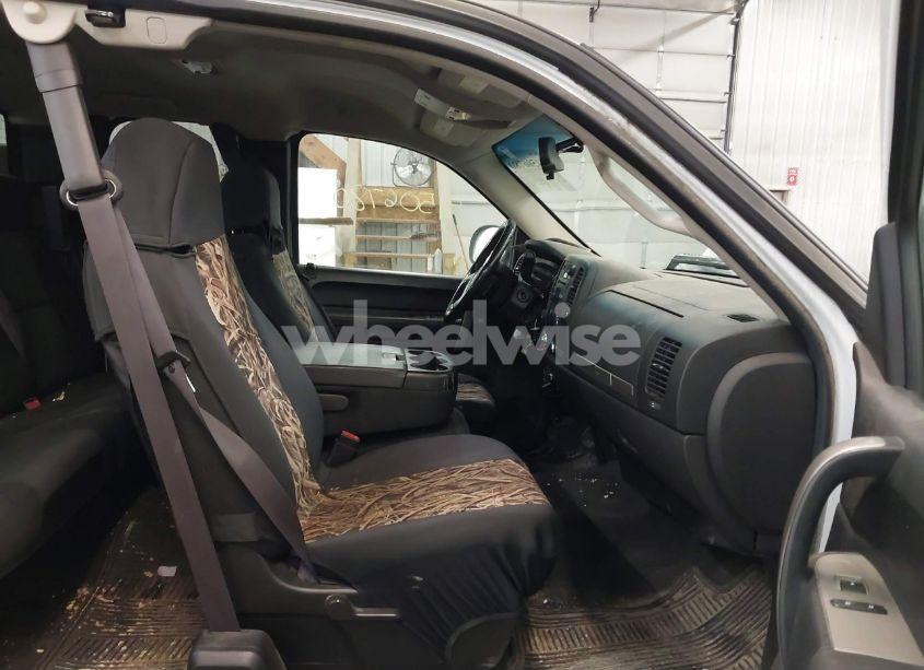 Photo 5 of 2011 Chevrolet Silverado 1500 LT (VIN 1GCRKSE35BZ306853)