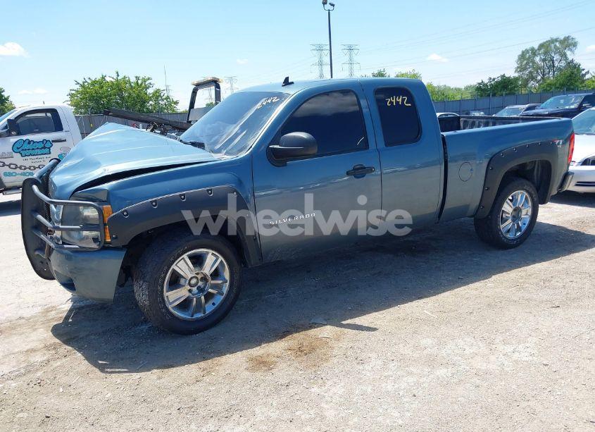 Photo 2 of 2011 Chevrolet Silverado 1500 LT (VIN 1GCRKSE35BZ418696)