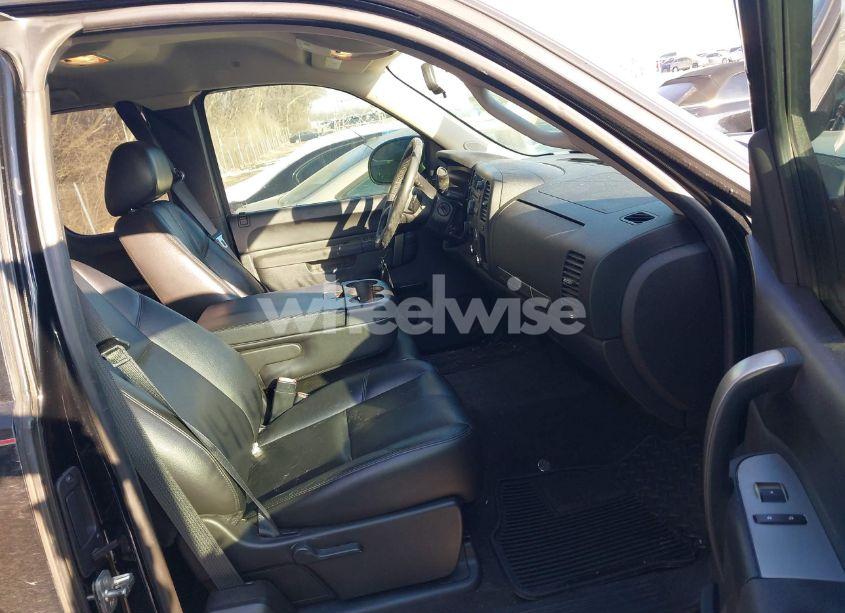 Photo 5 of 2011 Chevrolet Silverado 1500 LT (VIN 1GCRKSE35BZ420349)