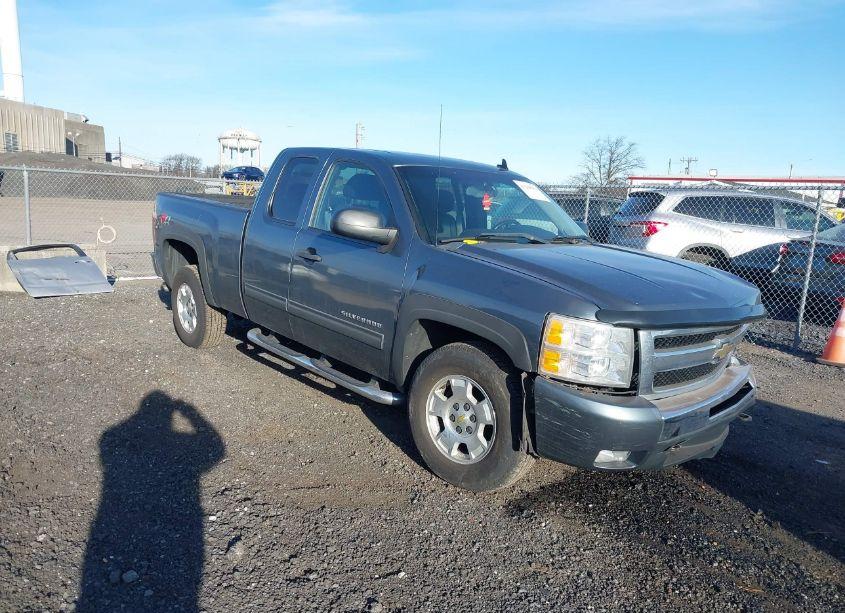 2011 Chevrolet Silverado 1500 LT (VIN 1GCRKSE35BZ440388) main photo