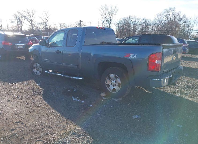 Photo 3 of 2011 Chevrolet Silverado 1500 LT (VIN 1GCRKSE35BZ440388)