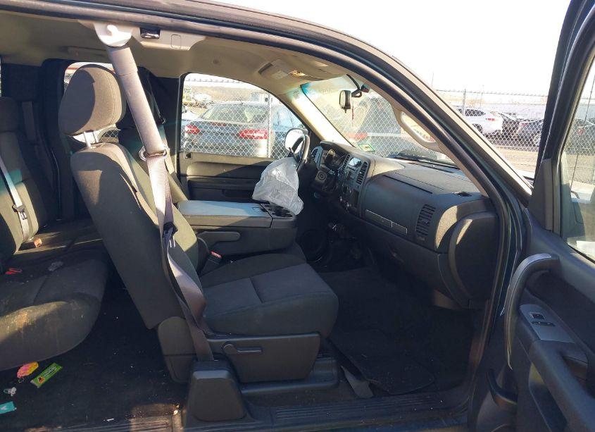 Photo 5 of 2011 Chevrolet Silverado 1500 LT (VIN 1GCRKSE35BZ440388)