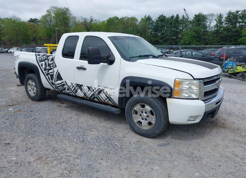 2011 Chevrolet Silverado 1500 LT (VIN 1GCRKSE36BZ130444) main photo