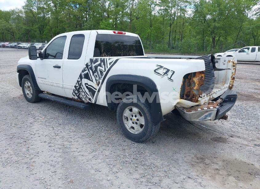Photo 3 of 2011 Chevrolet Silverado 1500 LT (VIN 1GCRKSE36BZ130444)