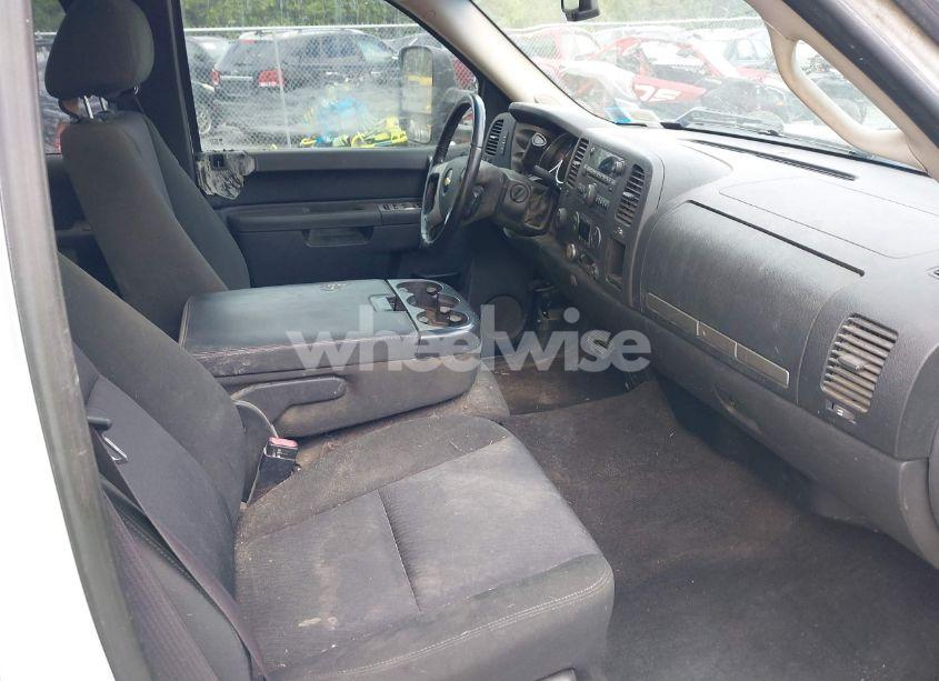 Photo 5 of 2011 Chevrolet Silverado 1500 LT (VIN 1GCRKSE36BZ130444)