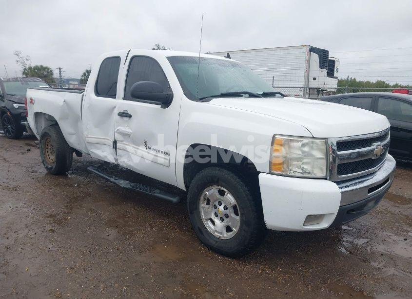 2011 Chevrolet Silverado 1500 LT (VIN 1GCRKSE36BZ218510) main photo