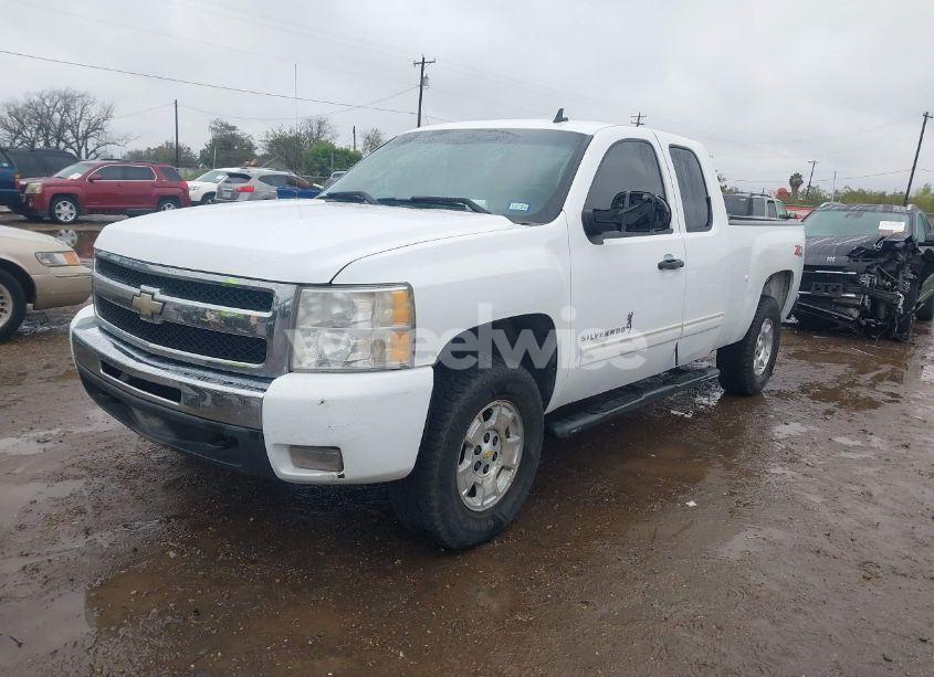Photo 2 of 2011 Chevrolet Silverado 1500 LT (VIN 1GCRKSE36BZ218510)