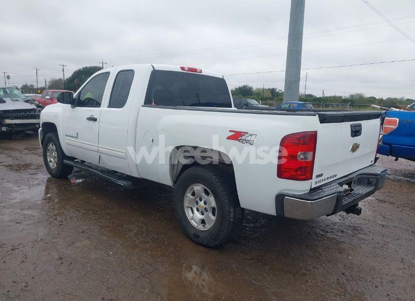 Photo 3 of 2011 Chevrolet Silverado 1500 LT (VIN 1GCRKSE36BZ218510)