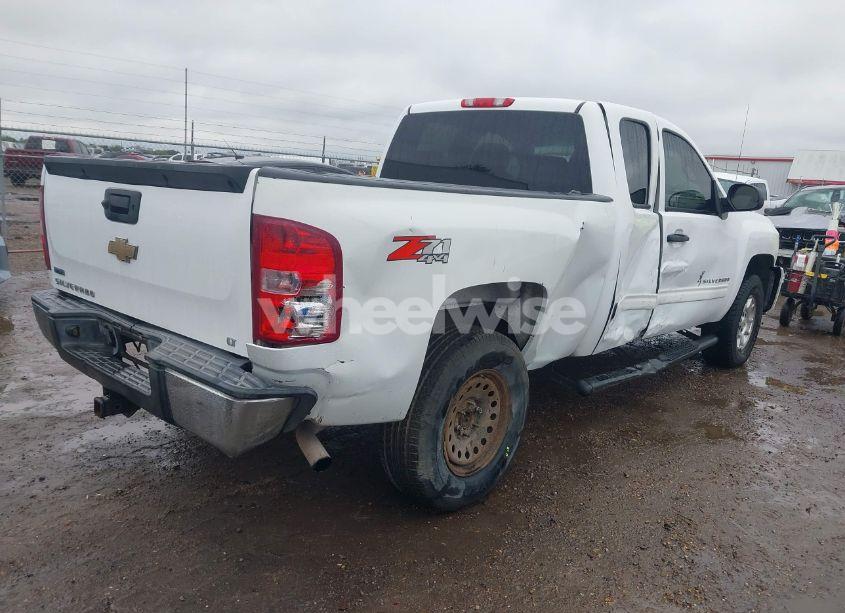 Photo 4 of 2011 Chevrolet Silverado 1500 LT (VIN 1GCRKSE36BZ218510)