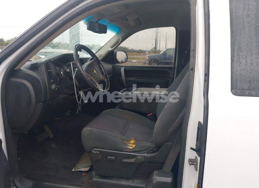 Photo 5 of 2011 Chevrolet Silverado 1500 LT (VIN 1GCRKSE36BZ218510)