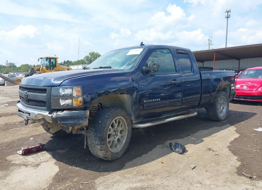 Photo 2 of 2011 Chevrolet Silverado 1500 LT (VIN 1GCRKSE36BZ239132)