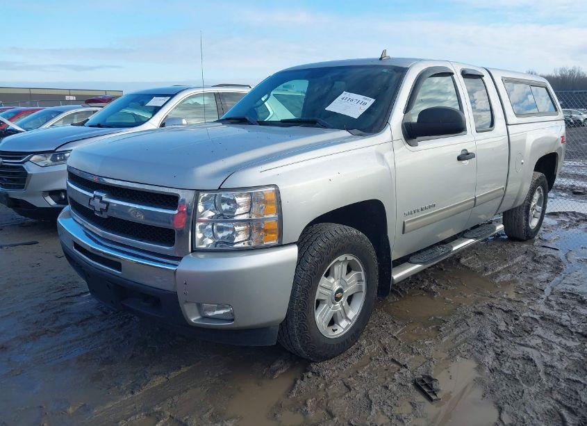 Photo 2 of 2011 Chevrolet Silverado 1500 LT (VIN 1GCRKSE36BZ356693)